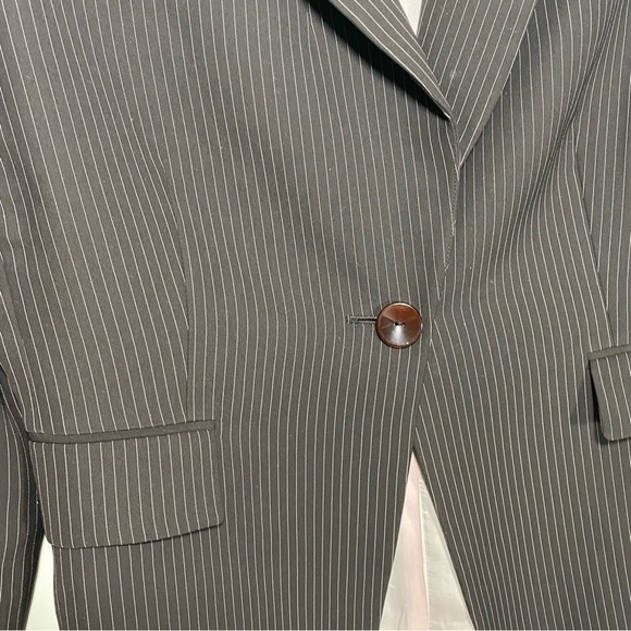 Tahari Blazer Arthur S. Levine Brown Pinstripe Size 6 Petite - Picture 4 of 6